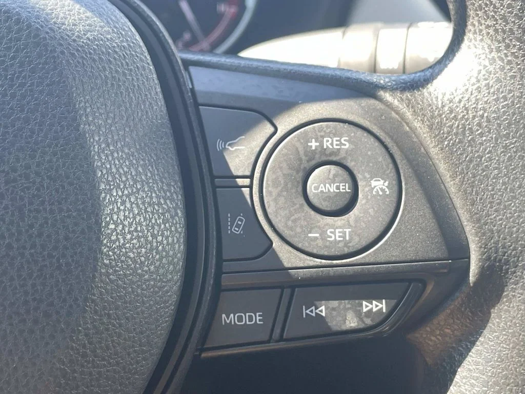 Used 2023  Toyota XLE image 32