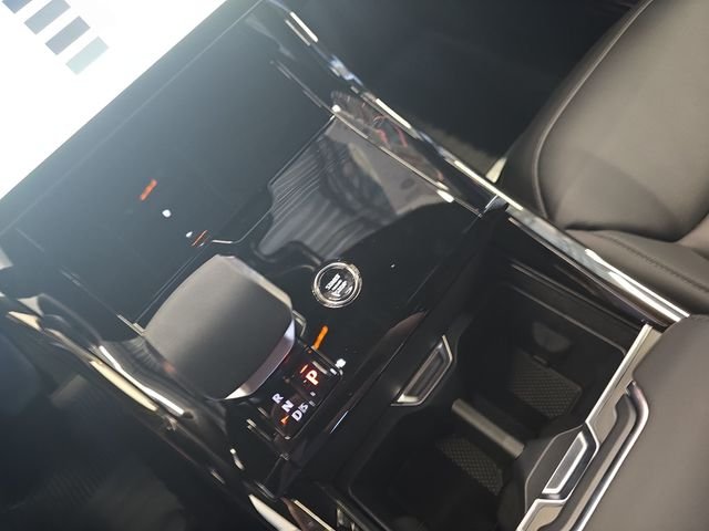 New 2026 Fuji White Land Rover SE image 18