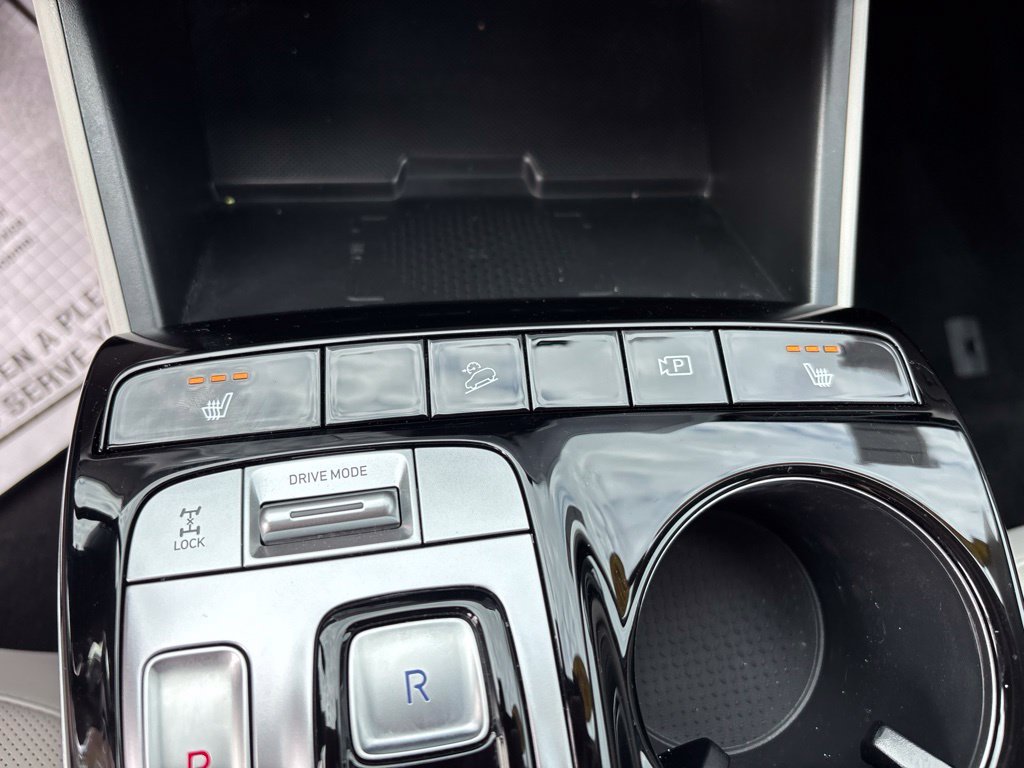 Used 2024 Silver Hyundai SEL Convenience image 28