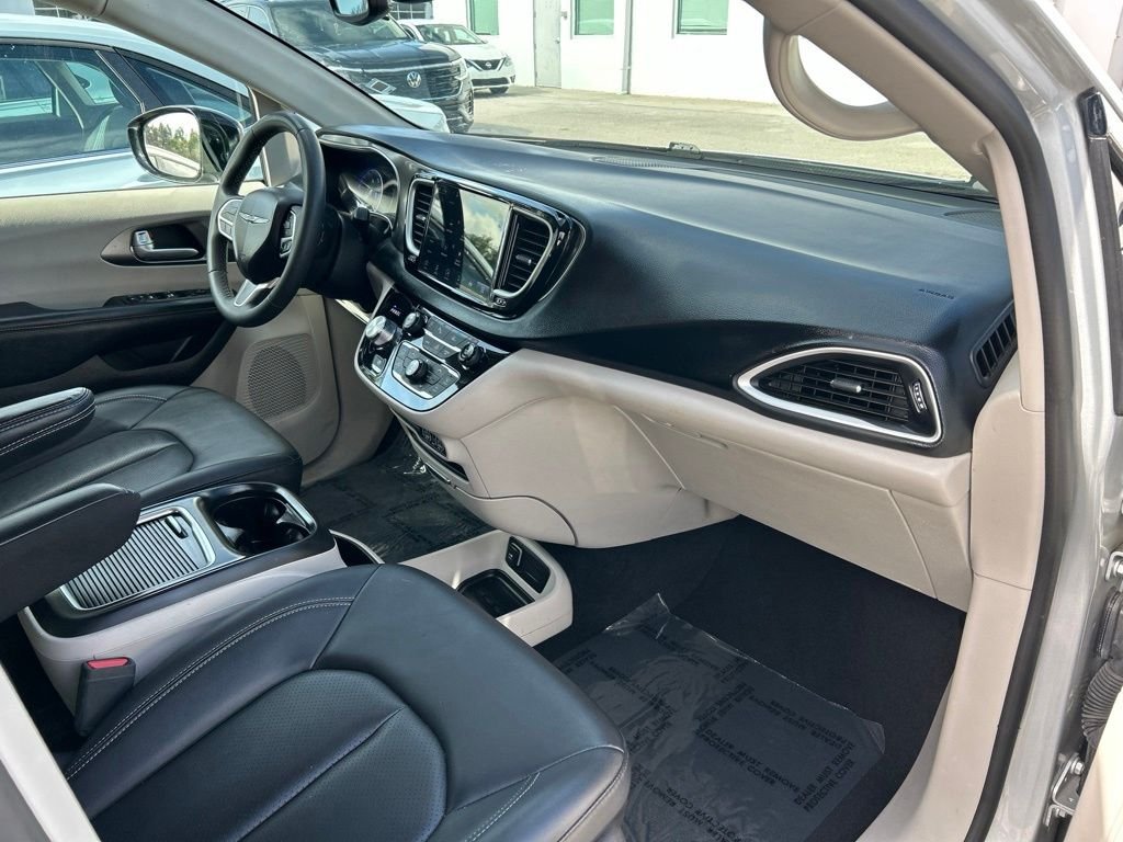Used 2024 Silver Chrysler Touring L image 36