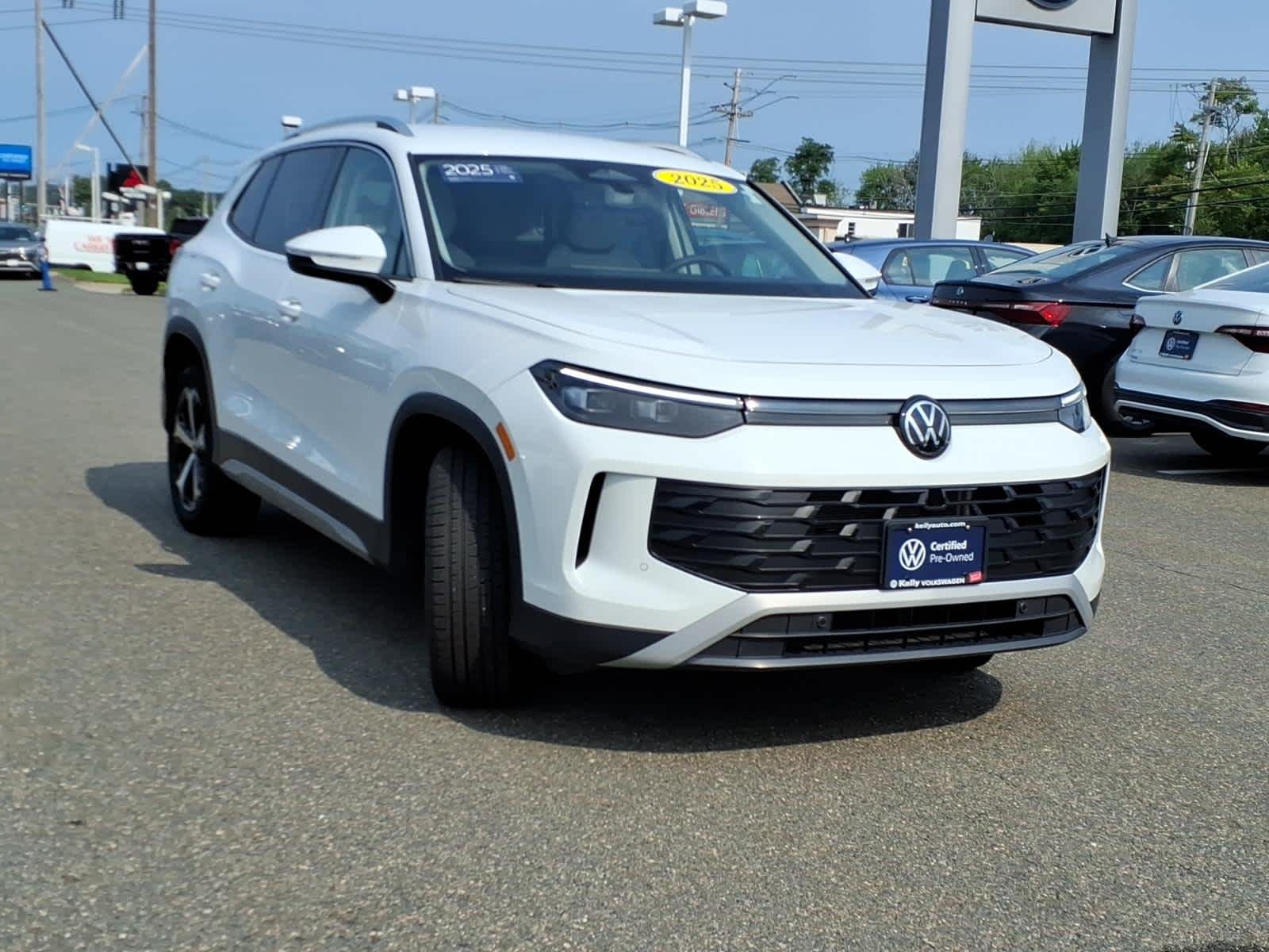 Certified Used 2025 Pure White Volkswagen SE image 3