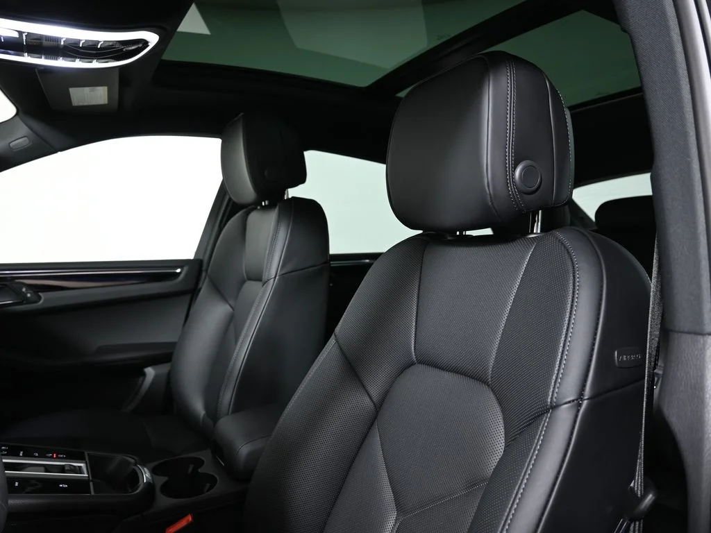2026 Porsche Macan T - Photo 15