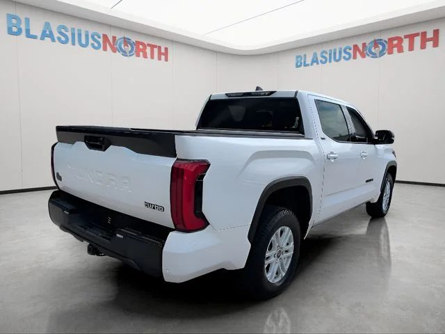 Used 2022 White Toyota SR5 image 5