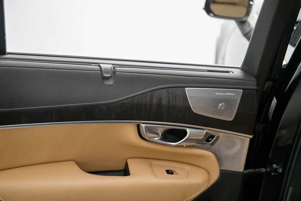 Certified Used 2024 Onyx Black Volvo Ultimate image 21