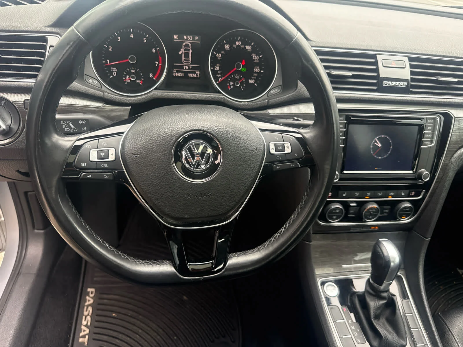 Used 2018 Reflex Silver Metallic Volkswagen 2.0T SE image 8