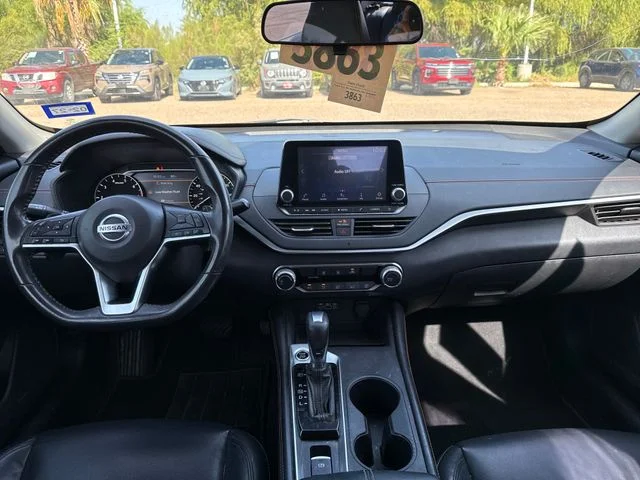 Used 2022 White Nissan 2.5 SR image 12
