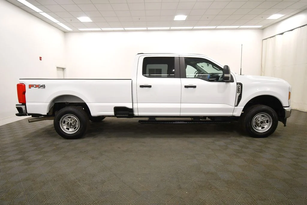 Used 2024 White Ford XL image 9