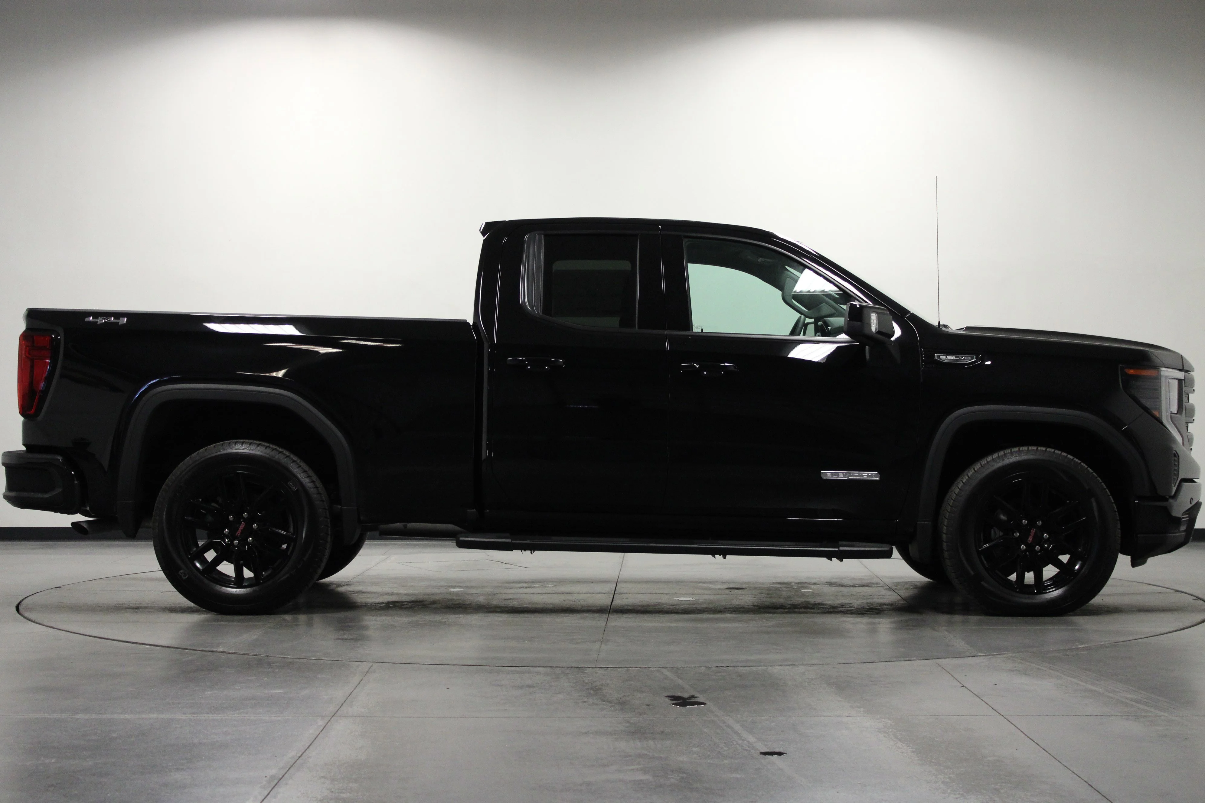 New 2025 Onyx Black GMC Elevation image 3