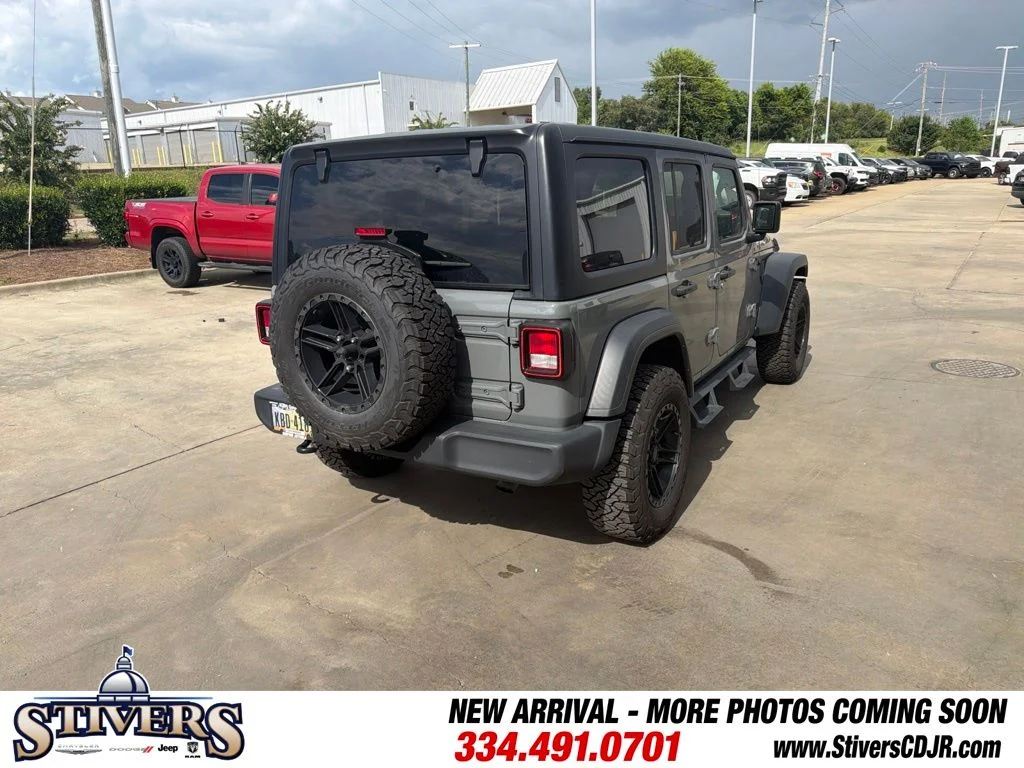 Used 2023 Gray Jeep Sport S image 9