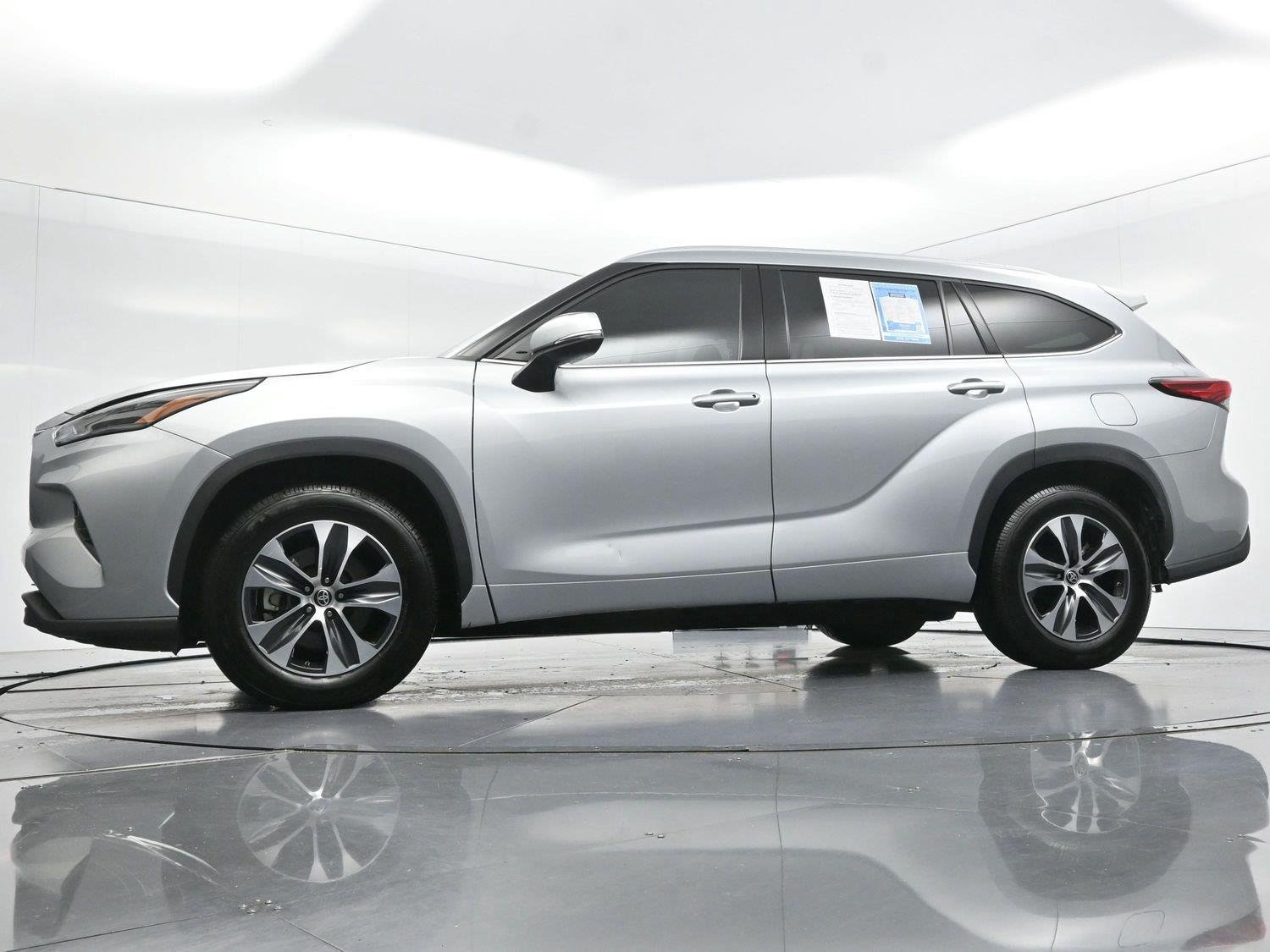 Used 2022 Celestial Silver Metallic Toyota XLE image 53