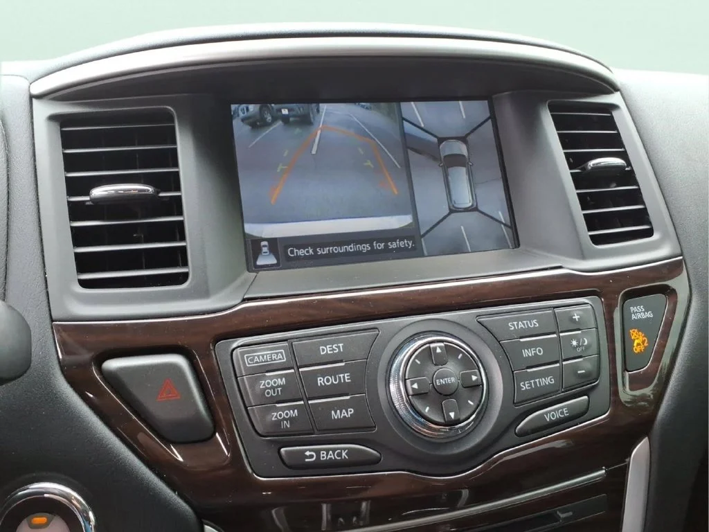 Used 2016 Gray Nissan SL image 26