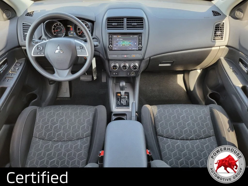 Used 2025 Silver Mitsubishi  image 17