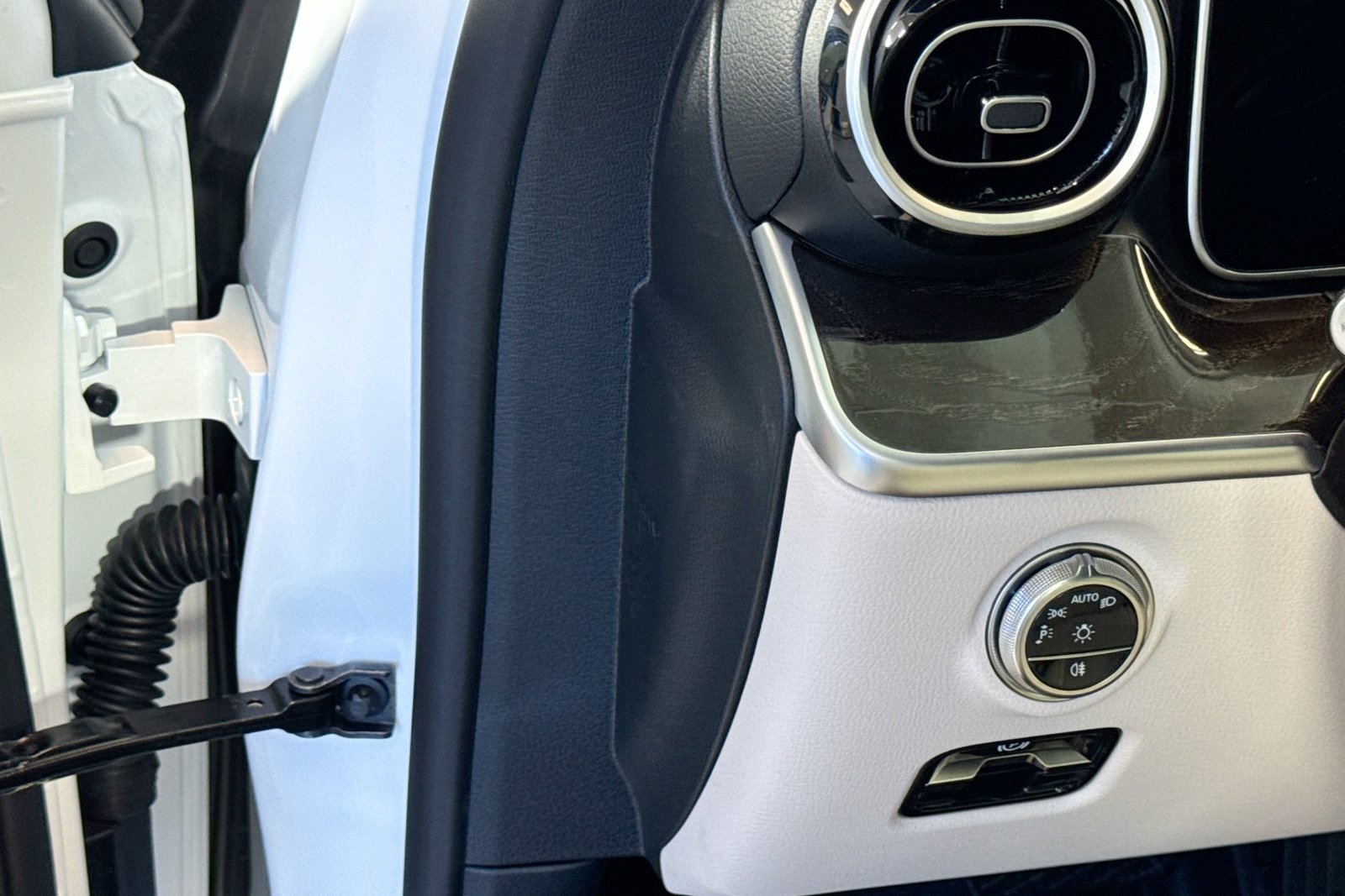 New 2026 Polar White Mercedes-Benz C 300 image 10