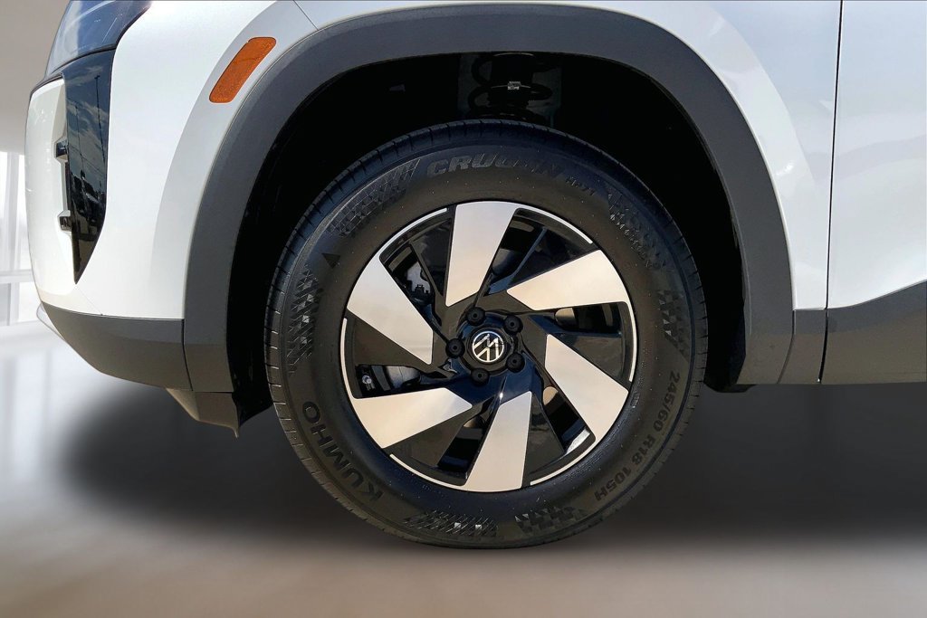 New 2027 Opal White Pearl Volkswagen SE image 13