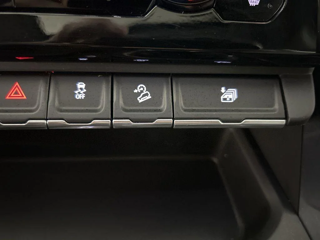 Used 2024 Sterling Metallic GMC Denali image 34