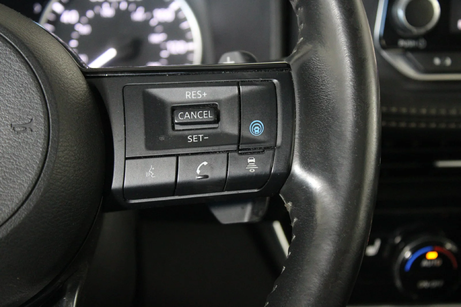 Used 2021 White Nissan SV image 31