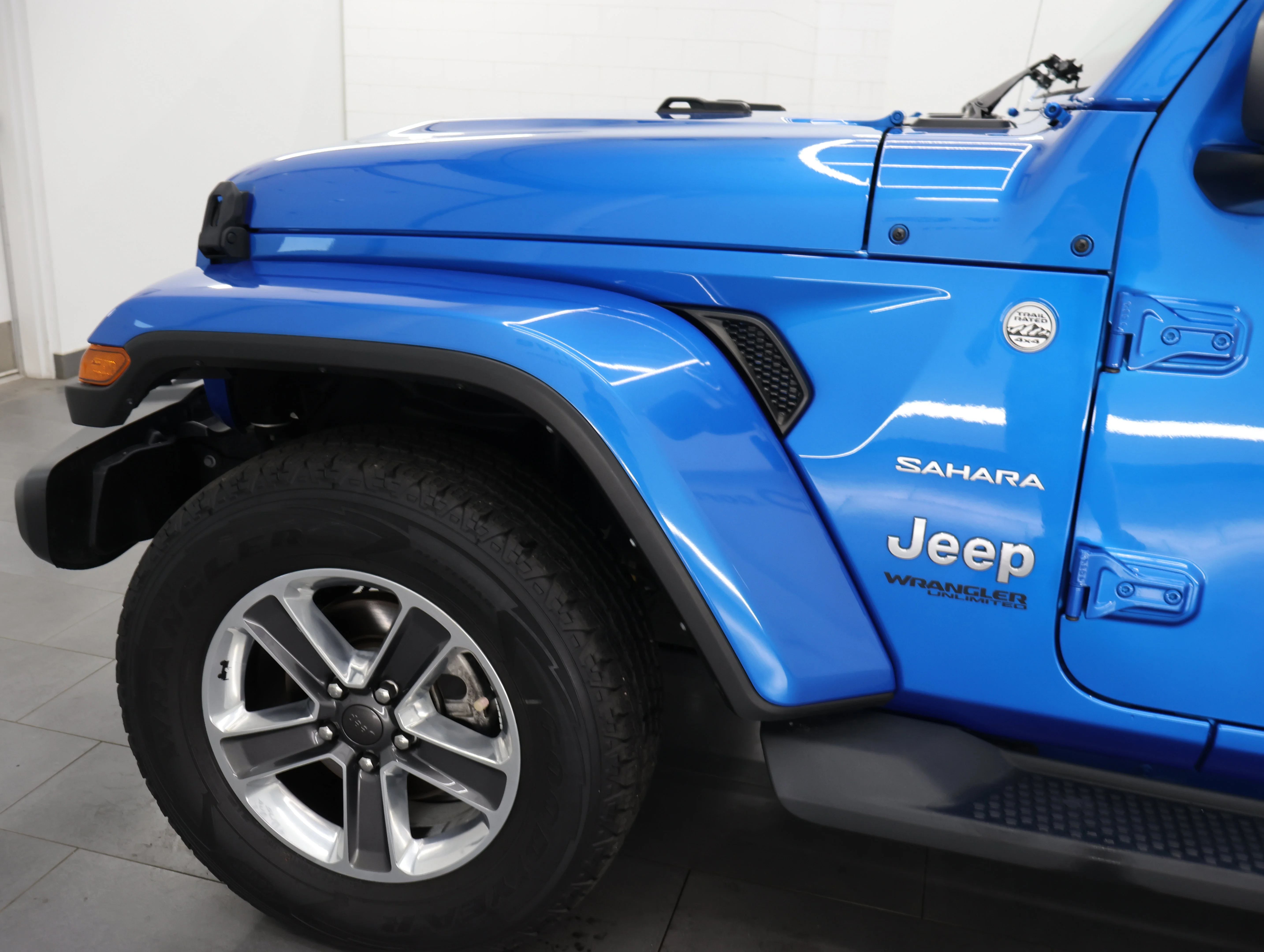 Used 2022 Hydro Blue Pearlcoat Jeep Unlimited Sahara image 33