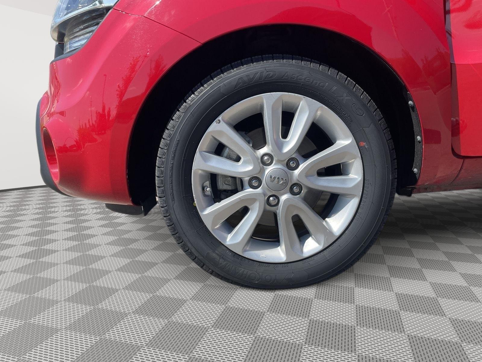 Used 2012 Molten Kia + image 13