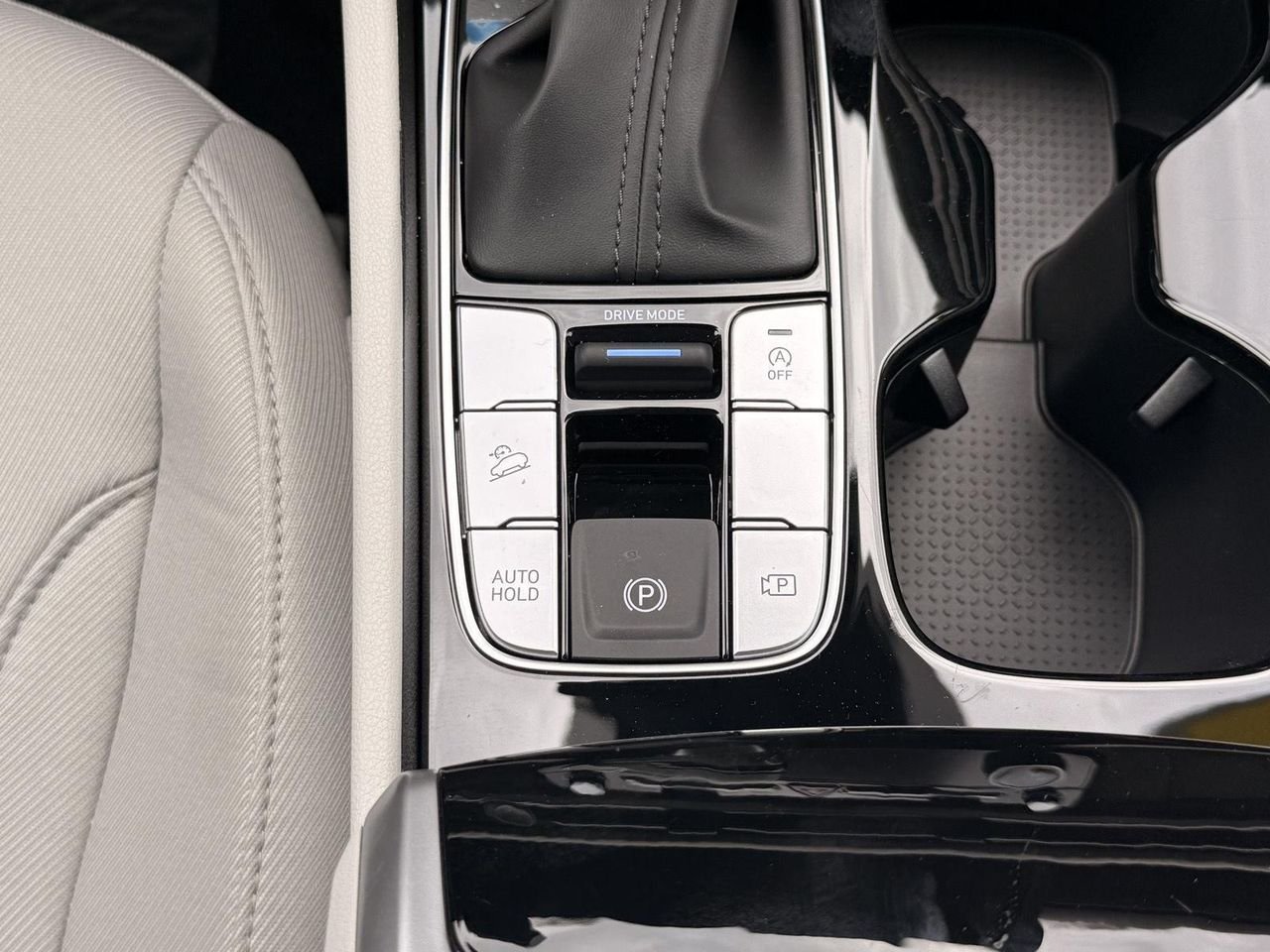 New 2026 Ecotronic Gray Hyundai SEL FWD image 28