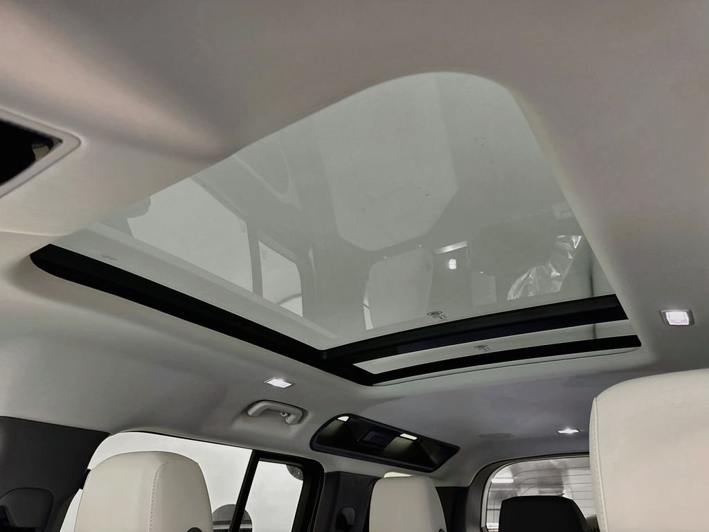 New 2026 Fuji White Land Rover X-Dynamic SE image 22