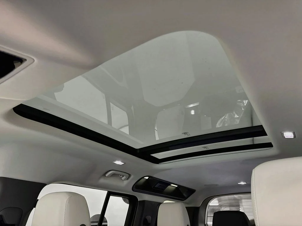 New 2026 Fuji White Land Rover X-Dynamic SE image 22