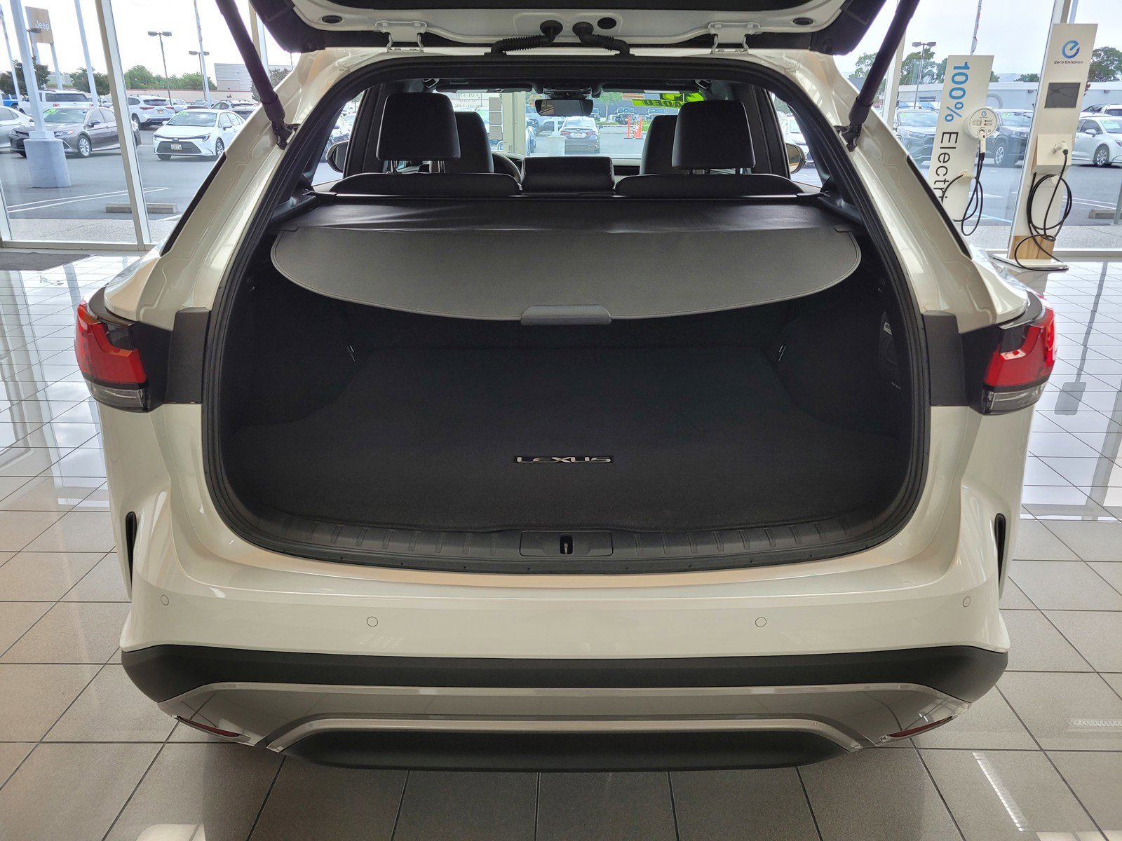 Used 2024 EMINENT WHITE PEARL Lexus  image 10