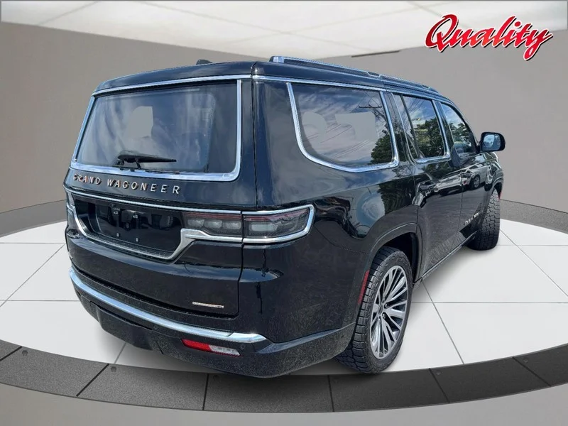 Used 2022 Diamond Black Crystal Pearlcoat Jeep Series III image 3