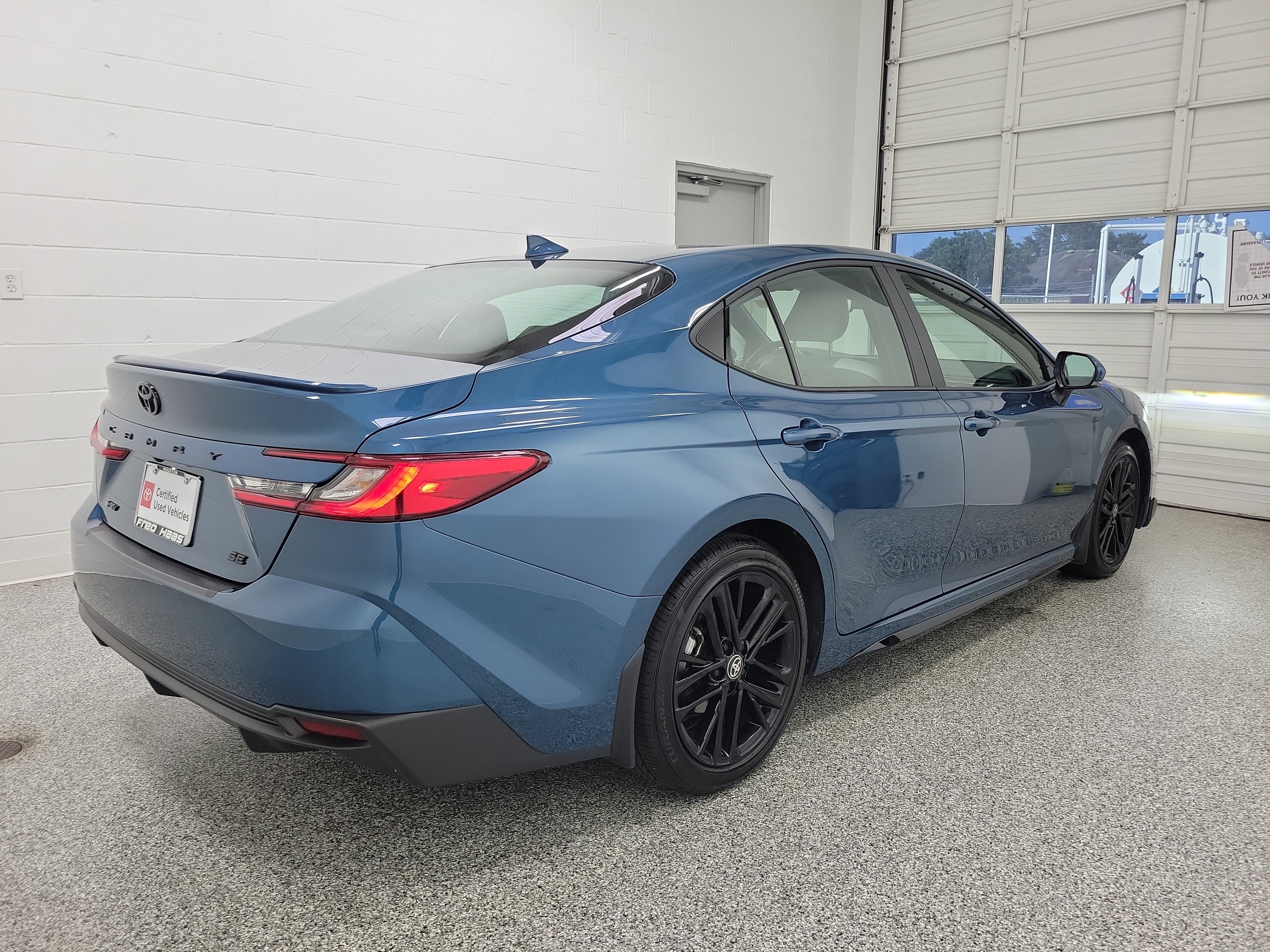 Certified Used 2025 Ocean Gem Toyota SE image 5