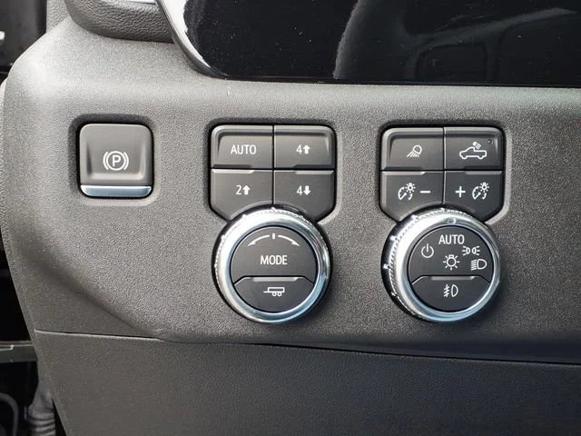 2025 GMC Sierra 2500HD SLT - Photo 9