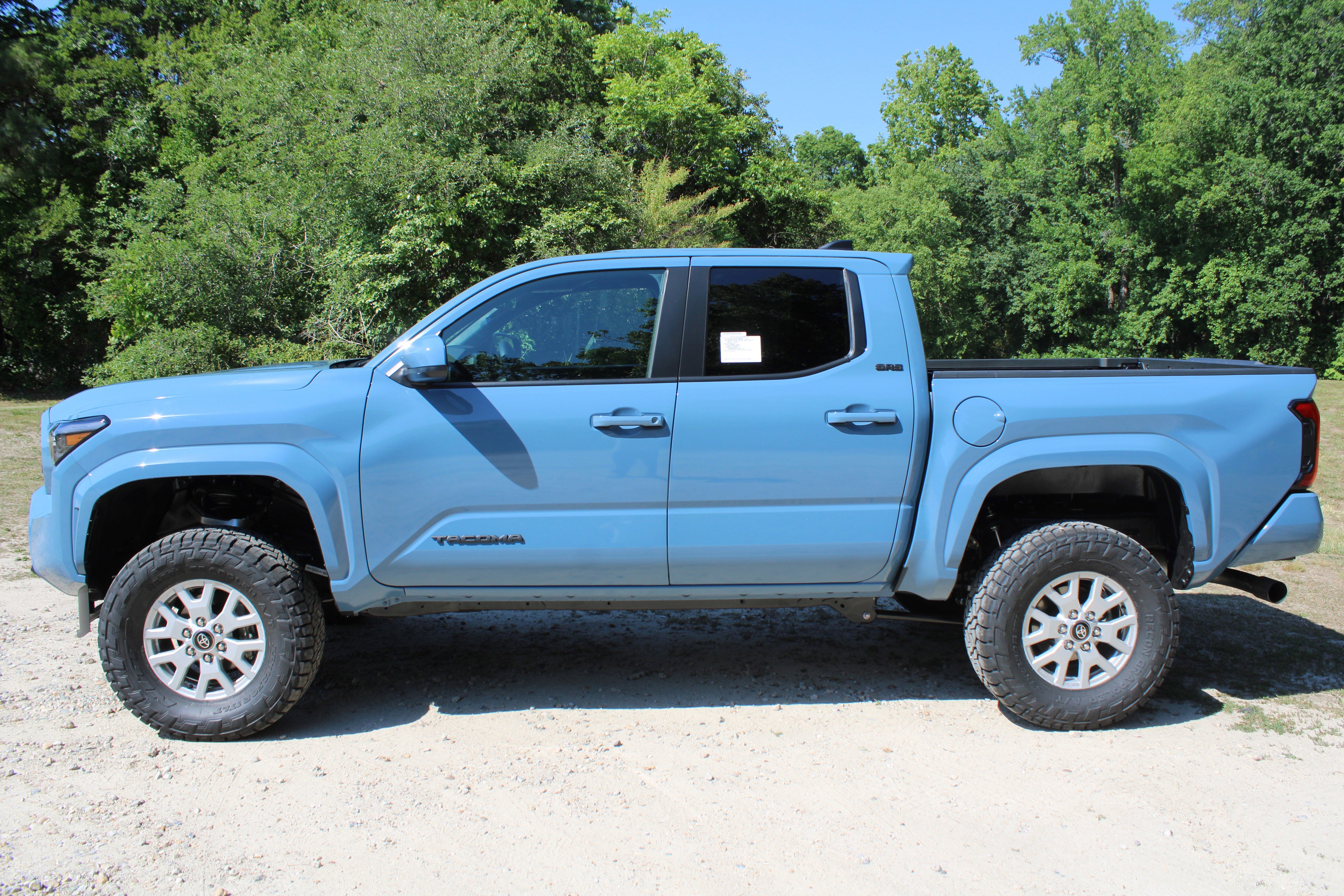 2026 Toyota Tacoma SR5 - Photo 8