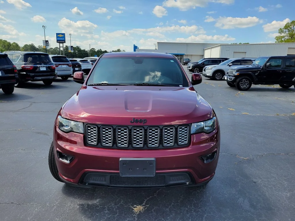 Used 2018 Red Jeep Altitude 4x4 image 9