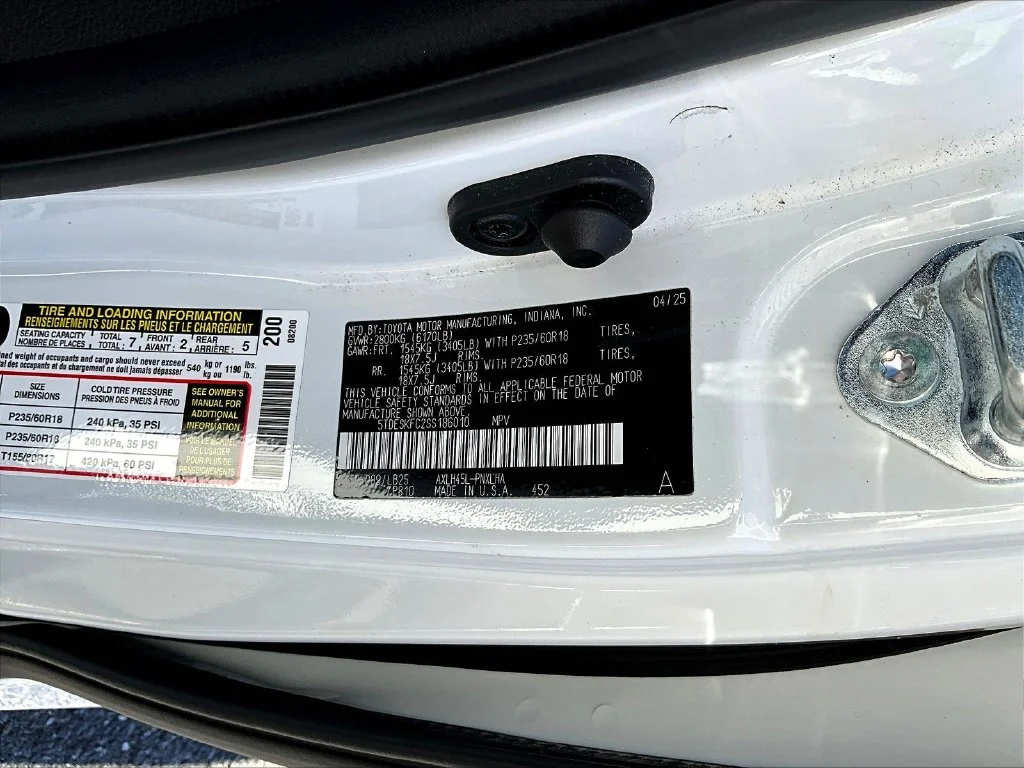 2025 Toyota Sienna Platinum - Photo 23