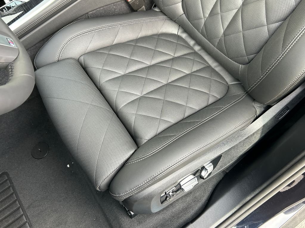New 2026 Carbon Black Metallic BMW xDrive40i image 15