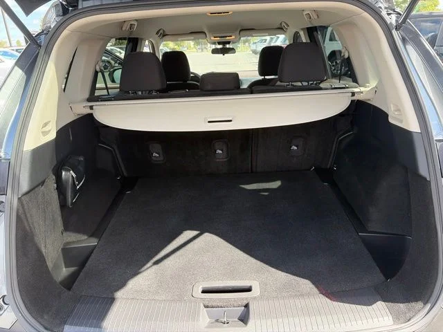 Used 2023 Gray Nissan S image 9