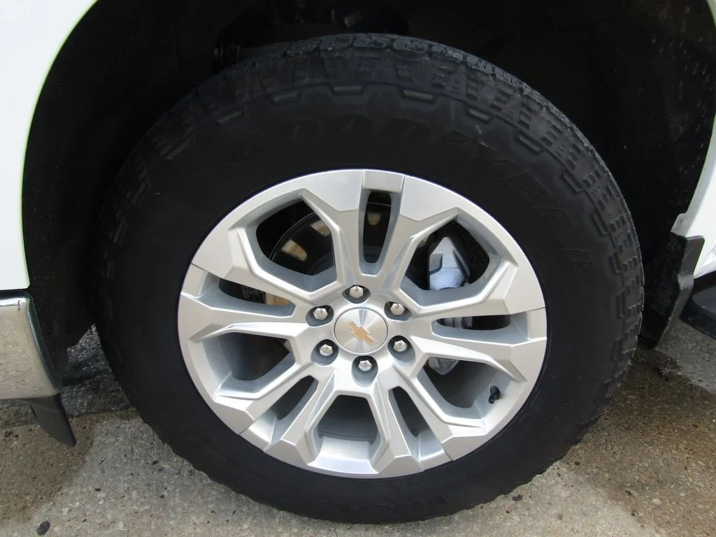 Used 2024 White Chevrolet LTZ image 34