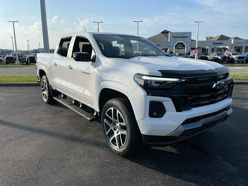 Used 2024 Summit White Chevrolet Z71 image 35