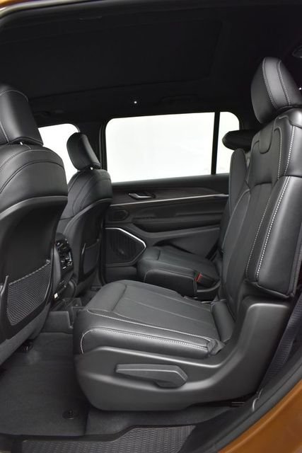 New 2026 Copper Shino Metallic Clear-Coat Exterior Paint Jeep Limited Reserve image 8