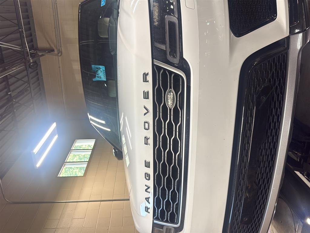 Used 2019 Fuji White Land Rover HSE image 3