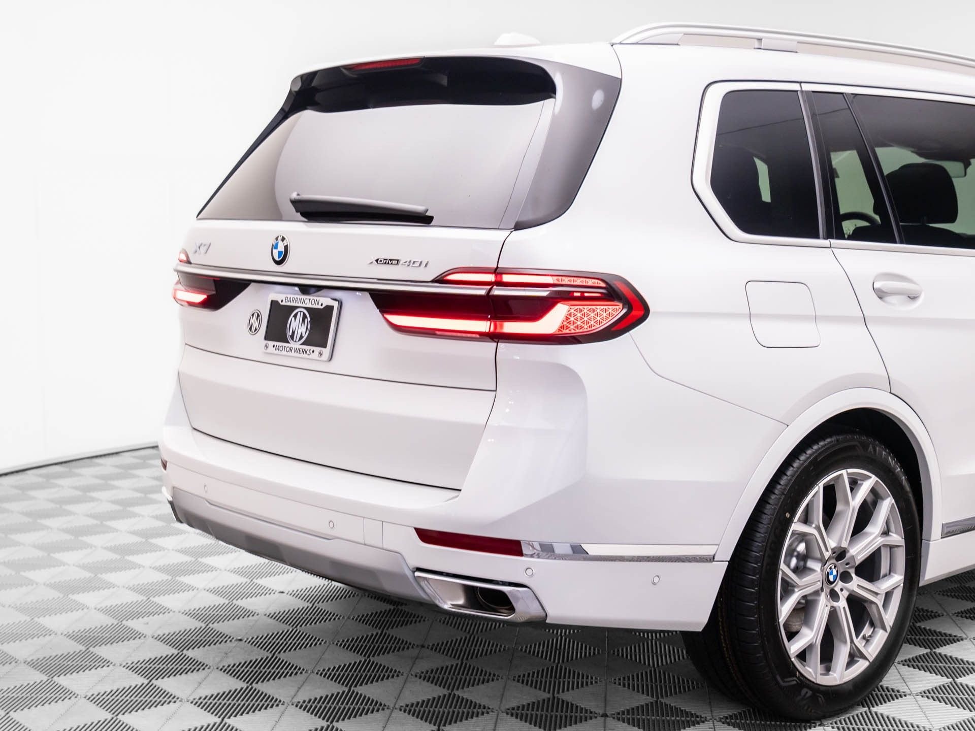 New 2026 Mineral White Metallic BMW xDrive40i image 30