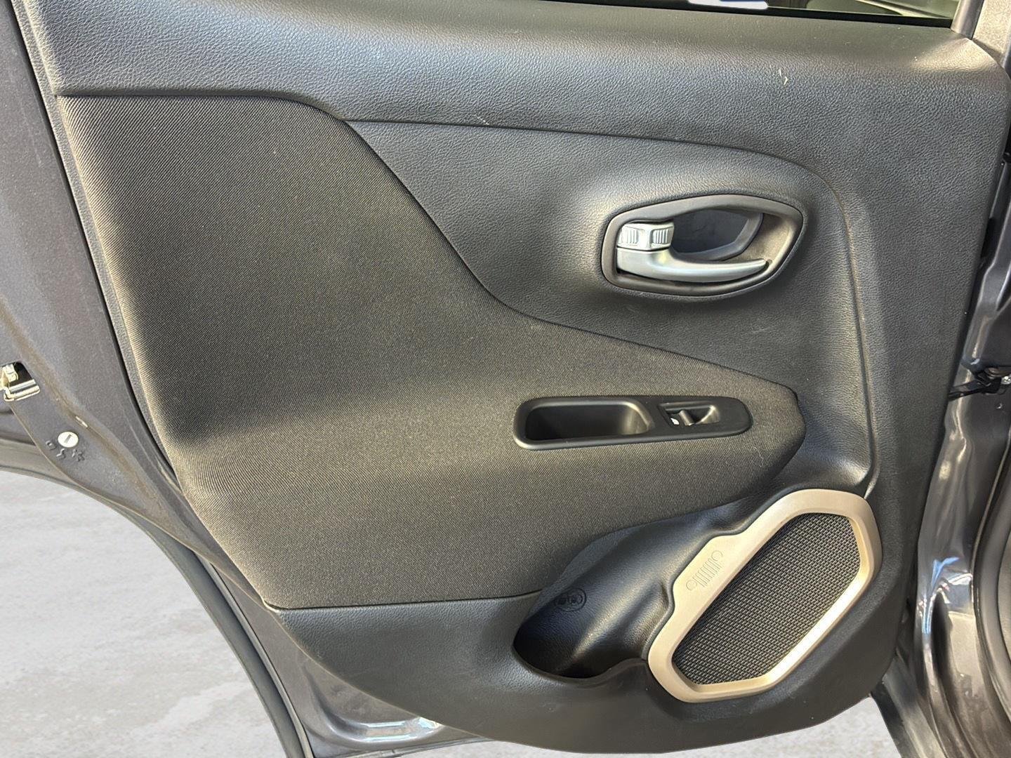 Used 2017 Granite Crystal Metallic Clearcoat Jeep Latitude image 22
