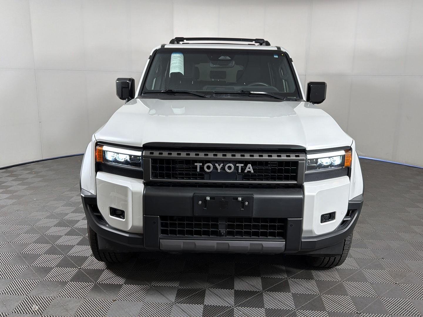Used 2024 Wind Chill Pearl Toyota Base image 4