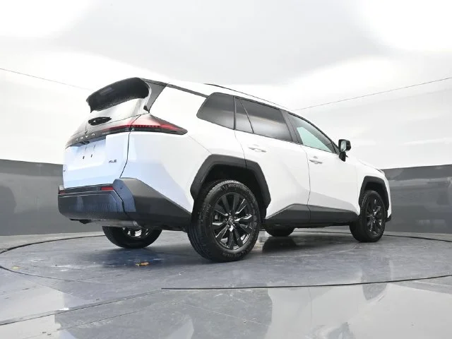 Used 2026 White Toyota XLE Premium image 37
