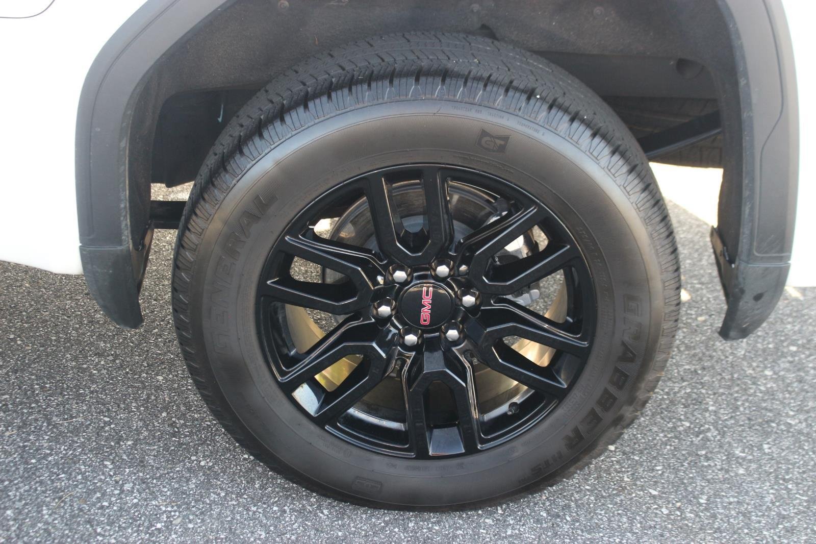 Used 2024 Summit White GMC Elevation image 38
