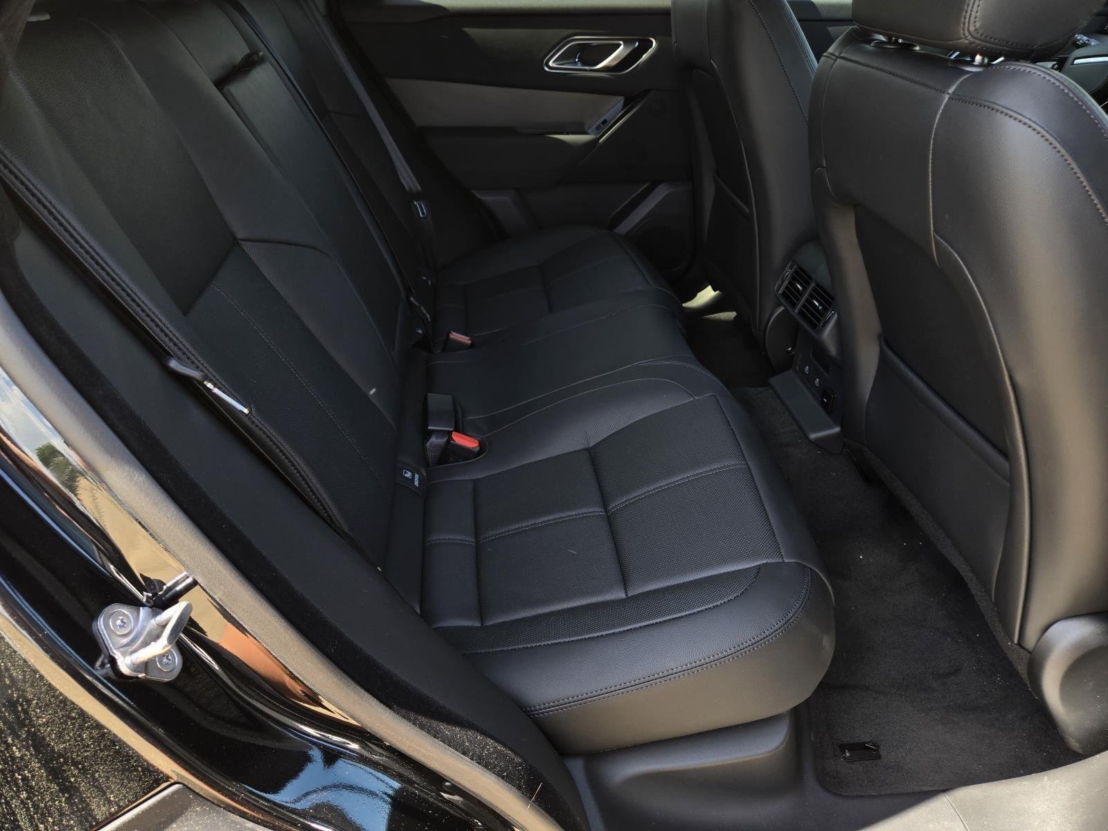 New 2025 Santorini Black Land Rover Dynamic SE image 39