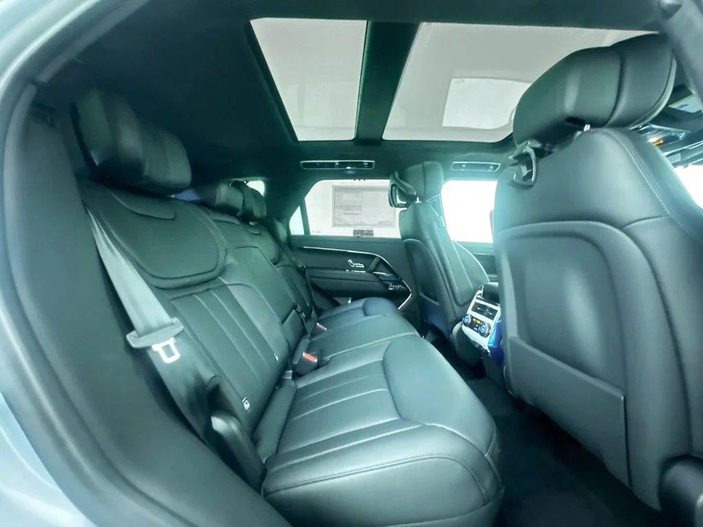 New 2026 Ionian Silver in Gloss finish Land Rover Autobiography image 27