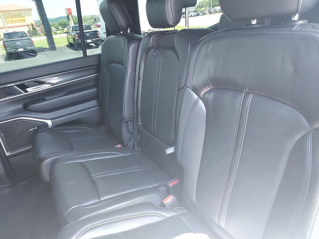 Used 2023 Gray Jeep Base image 29