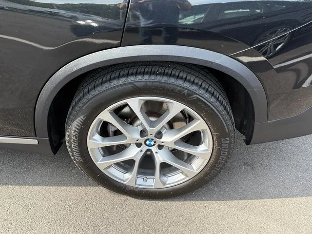 Used 2022 Black Sapphire Metallic BMW xDrive40i image 11