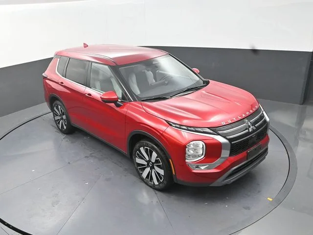 Used 2025  Mitsubishi SE image 24