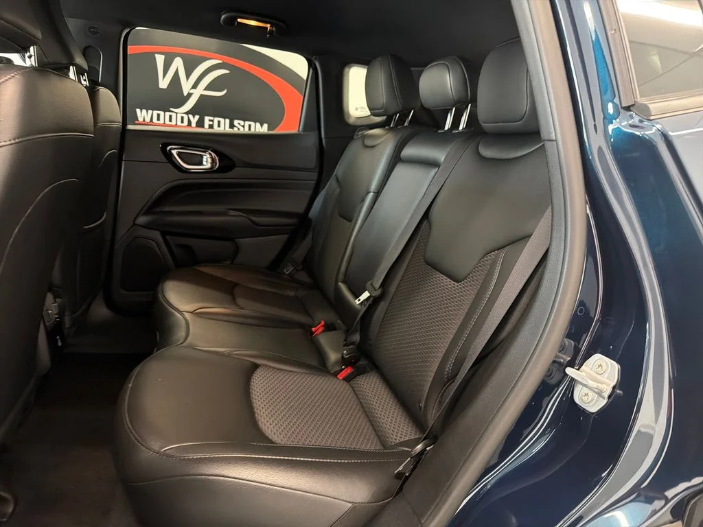 Used 2026 Blue Jeep Latitude image 10