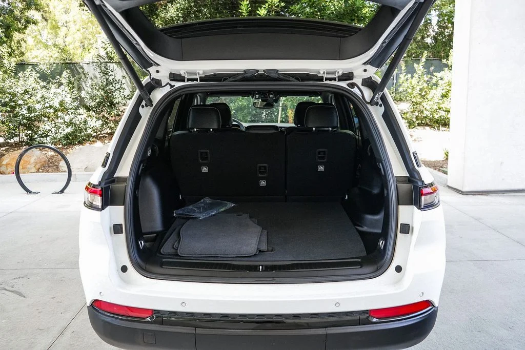 Used 2023 White Jeep Altitude X image 25